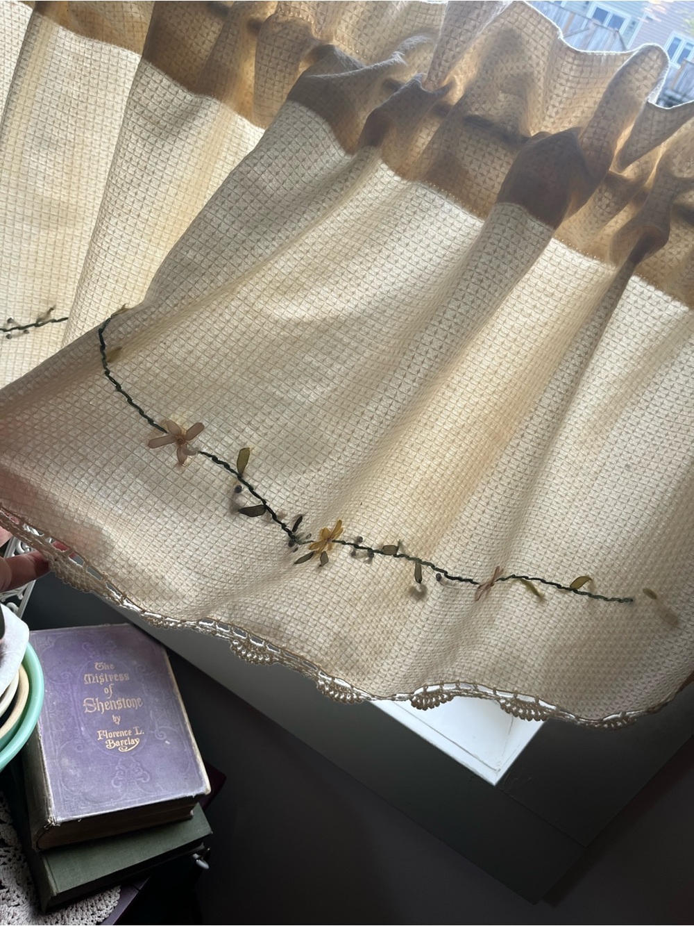 Vintage Embroidered Café Curtain Panel- Cream with Green Floral Crochet Detail - Picture 2 of 2
